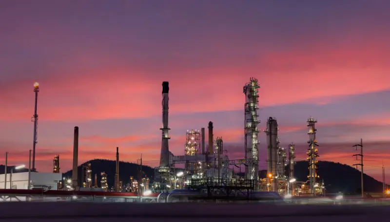 Oil refineries need LV/MV switchgear to transform power. They can become greener by adopting Brunstock SF6-free GIS.